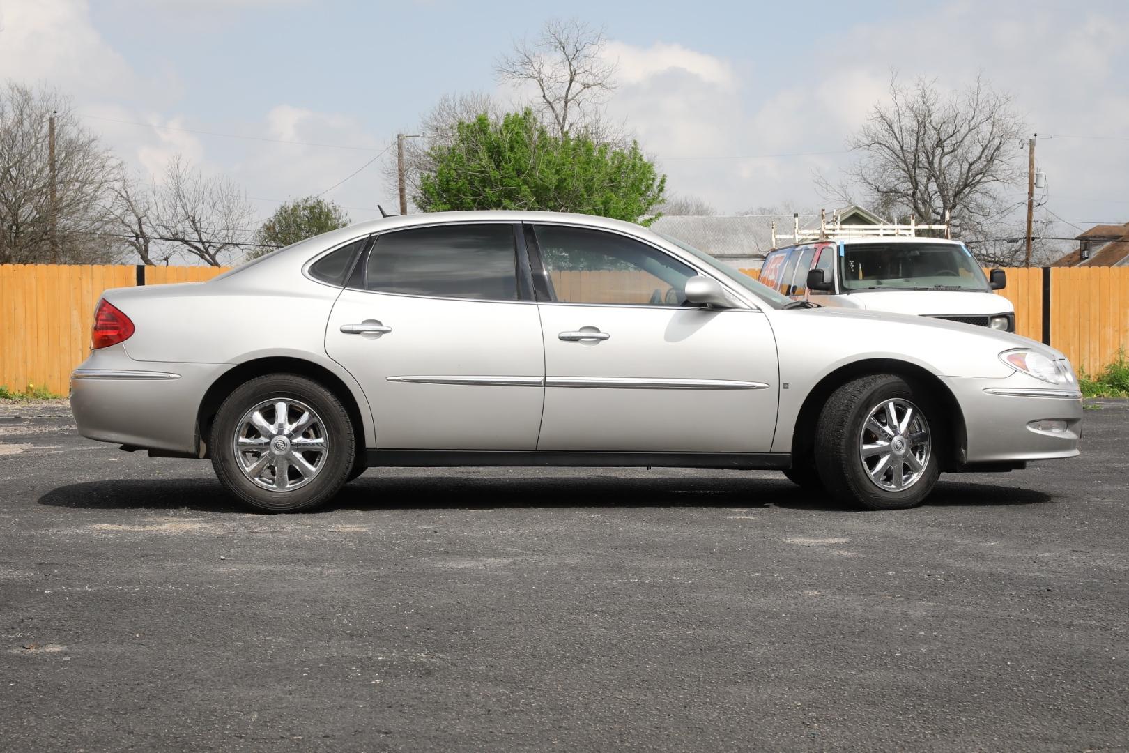 2008 SILVER BUICK LACROSSE CX (2G4WC582081) with an 3.8L V6 OHV 12V engine, 4-SPEED AUTOMATIC transmission, located at 420 E. Kingsbury St., Seguin, TX, 78155, (830) 401-0495, 29.581060, -97.961647 - Photo#3